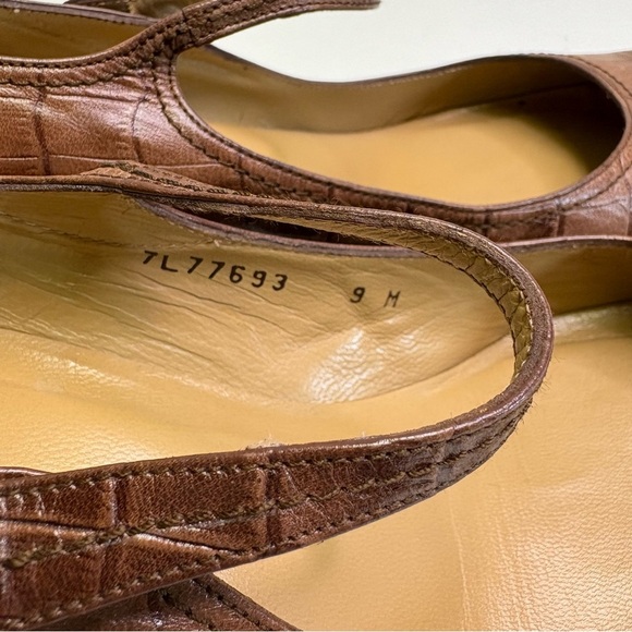 Stuart Weitzman Women’s 9 Brown Alligator Mary Jane Block Heel Faux Button Shoes - Picture 9 of 10